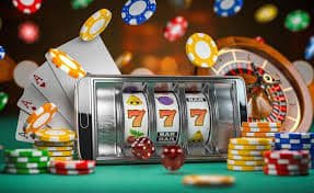 Fult24 Myanmar Online Card Games APP — Mobile ဖြင့် Poker နှင့် Teen Patti ကစားနေသော မြင်ကွင်း